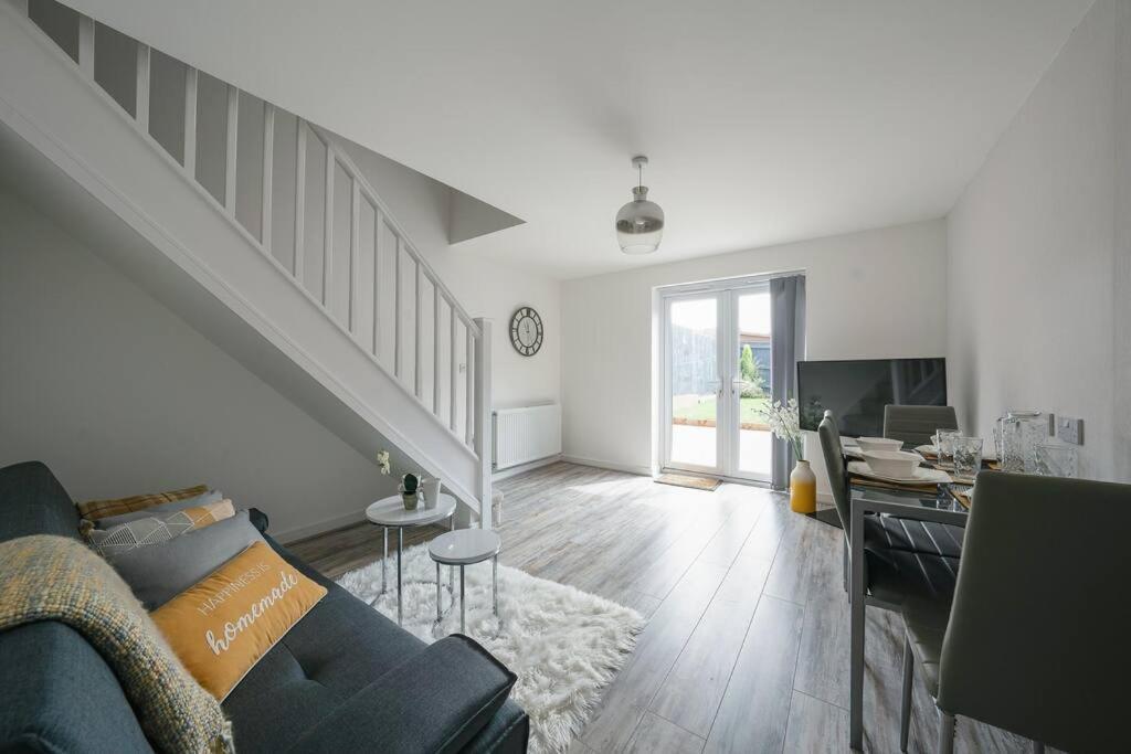 Stylish 2-Bed Home - For Company Contractor And Leisure Stays - Nec, Airport, Hs2, Contractors, Resort World Birmingham Esterno foto