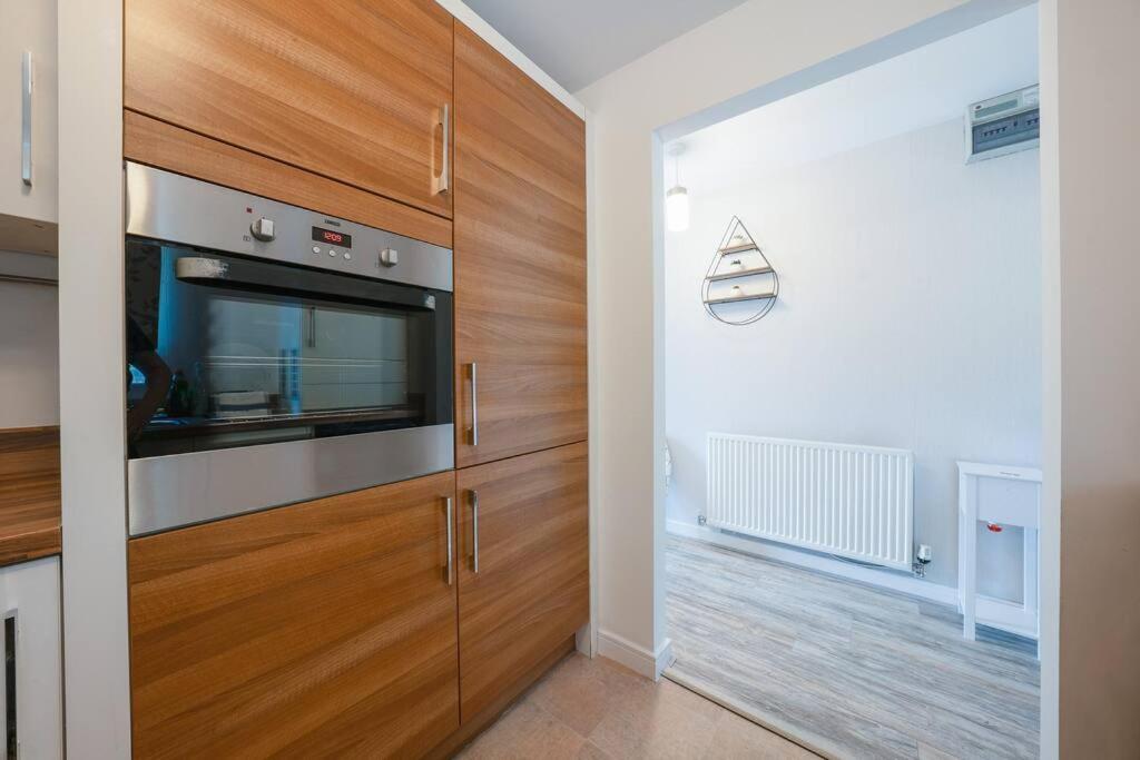 Stylish 2-Bed Home - For Company Contractor And Leisure Stays - Nec, Airport, Hs2, Contractors, Resort World Birmingham Esterno foto