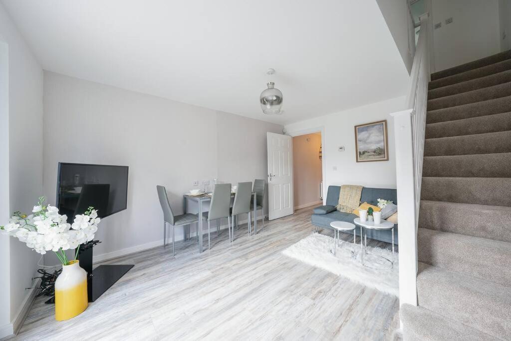 Stylish 2-Bed Home - For Company Contractor And Leisure Stays - Nec, Airport, Hs2, Contractors, Resort World Birmingham Esterno foto