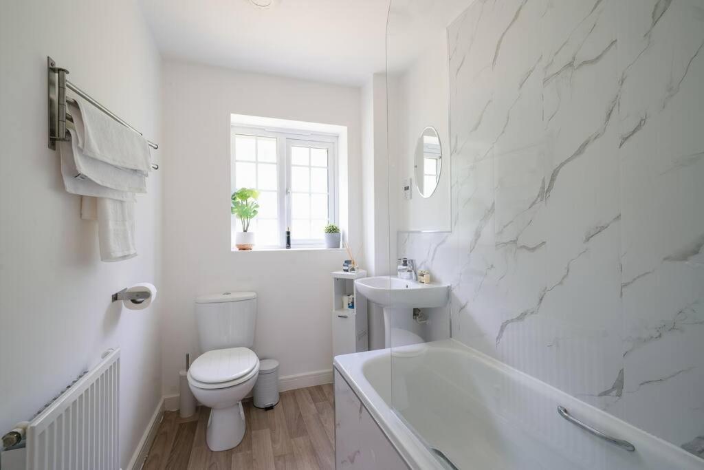Stylish 2-Bed Home - For Company Contractor And Leisure Stays - Nec, Airport, Hs2, Contractors, Resort World Birmingham Esterno foto