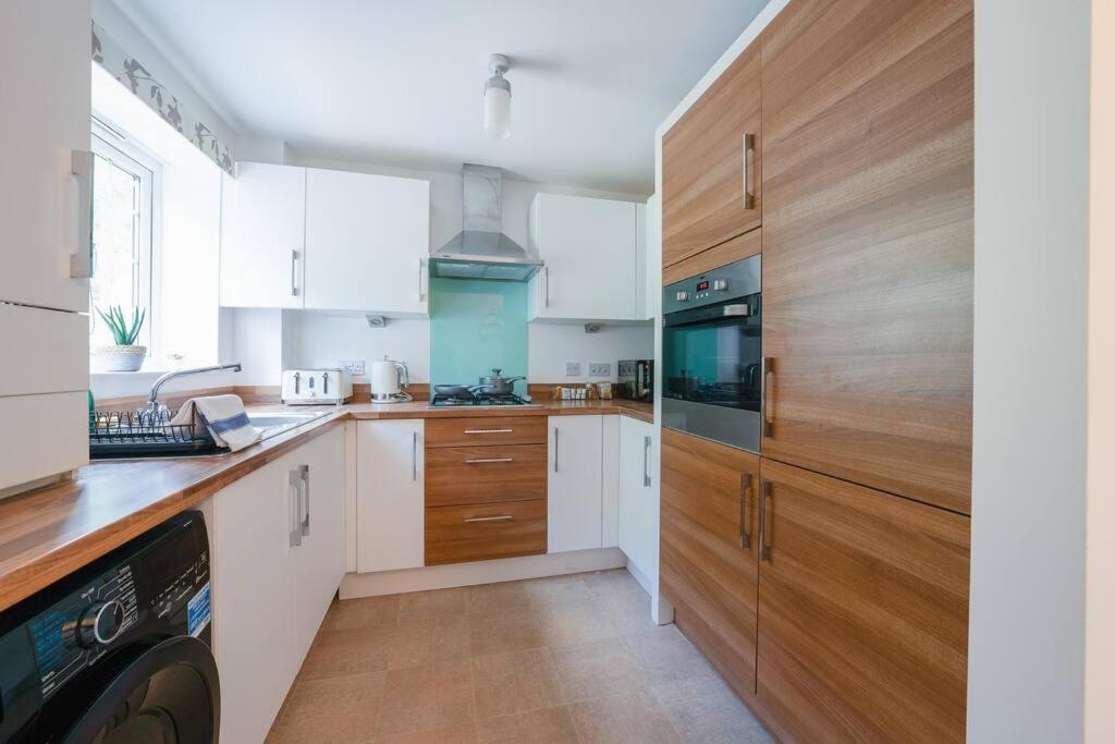 Stylish 2-Bed Home - For Company Contractor And Leisure Stays - Nec, Airport, Hs2, Contractors, Resort World Birmingham Esterno foto