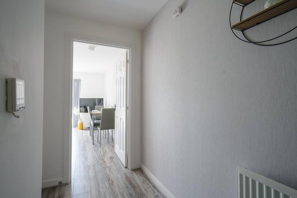 Stylish 2-Bed Home - For Company Contractor And Leisure Stays - Nec, Airport, Hs2, Contractors, Resort World Birmingham Esterno foto